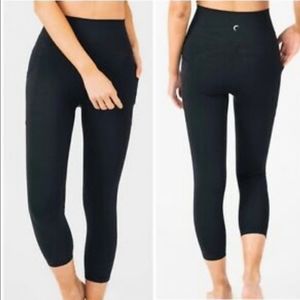 ZYIA ACTIVE Light and Tight Crop Leggings Black M